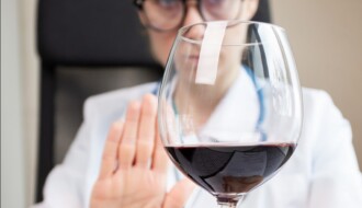 Alcohol consumption increases the risk of developing 6 types of cancer