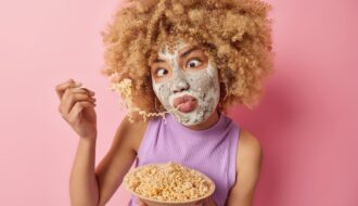 The development of adult acne increases the risk of developing eating disorders