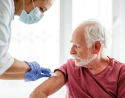 вакцины для пожилых предотвращают деменцию